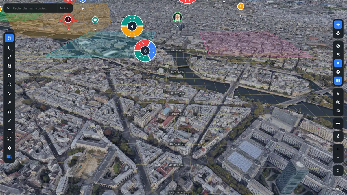 Coordinate graticule draped over the photorealistic 3D city
